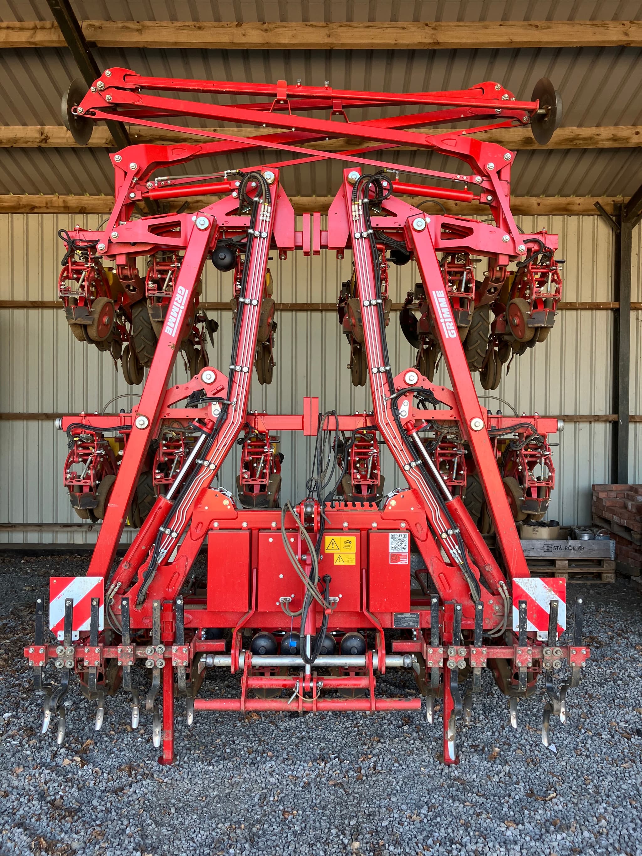 GRIMME Grimme Matrix 1800, 18 Row, Sugarbeet Drill - front - Ref. 39c1