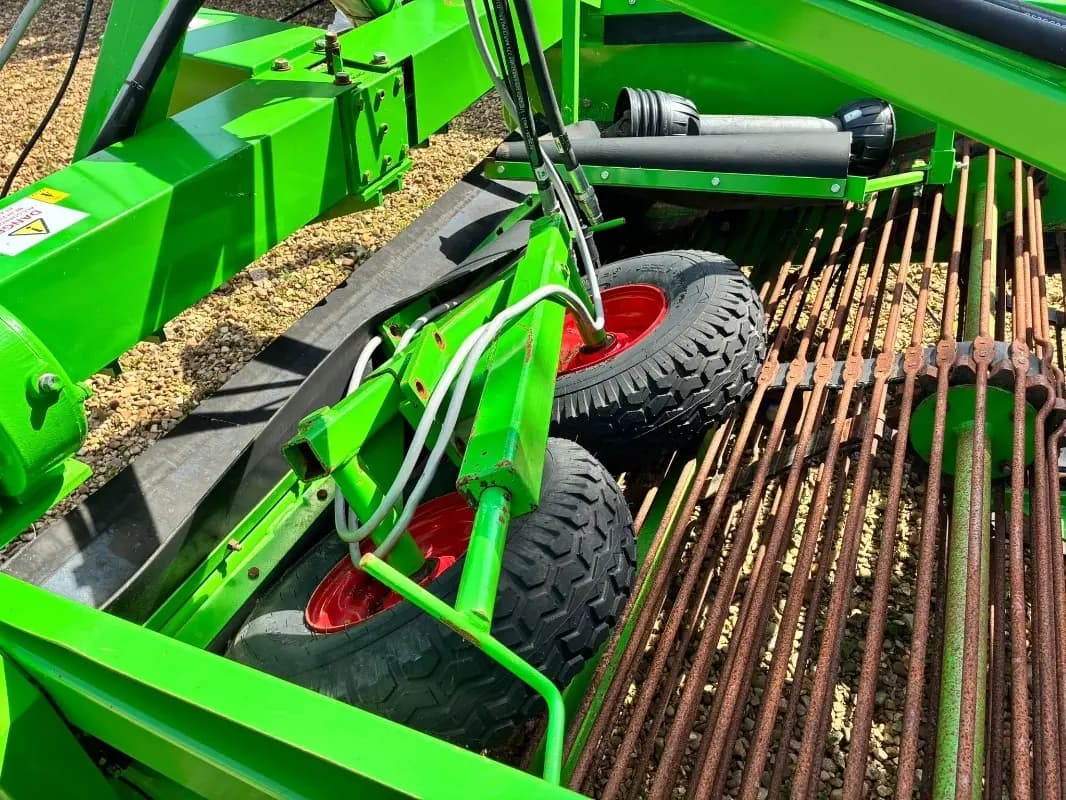 Jones Jones Onion Windrower - detail - Ref. acf4