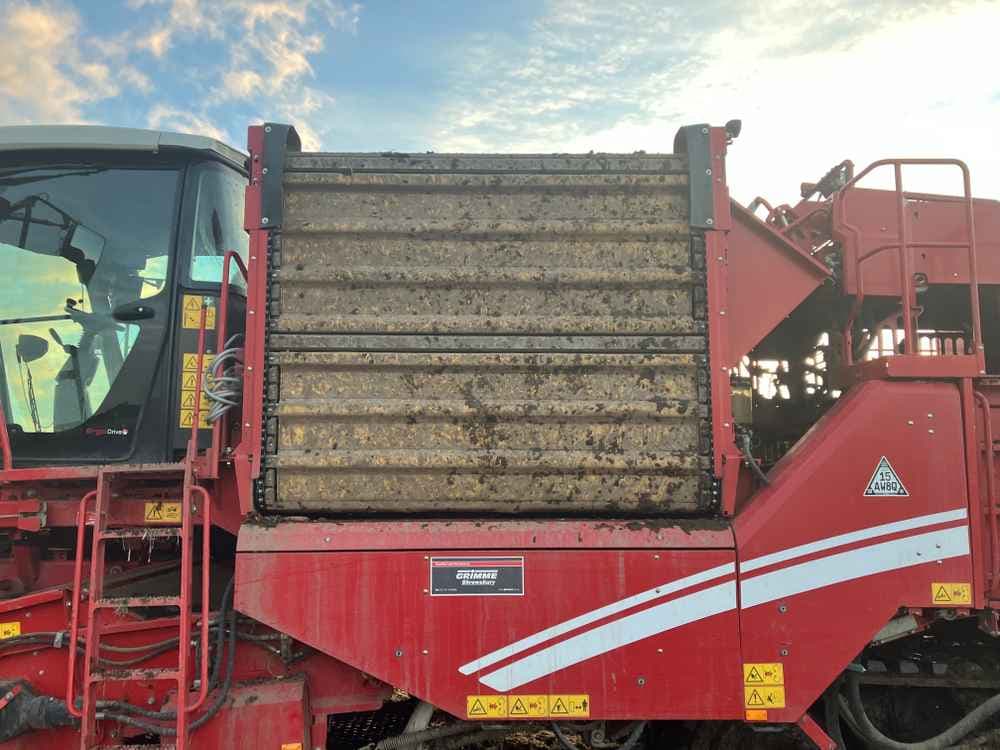 GRIMME Grimme Varitron 270 Platinum TT, Self-Propelled, Carrot Harvester - front - Ref. 2e40