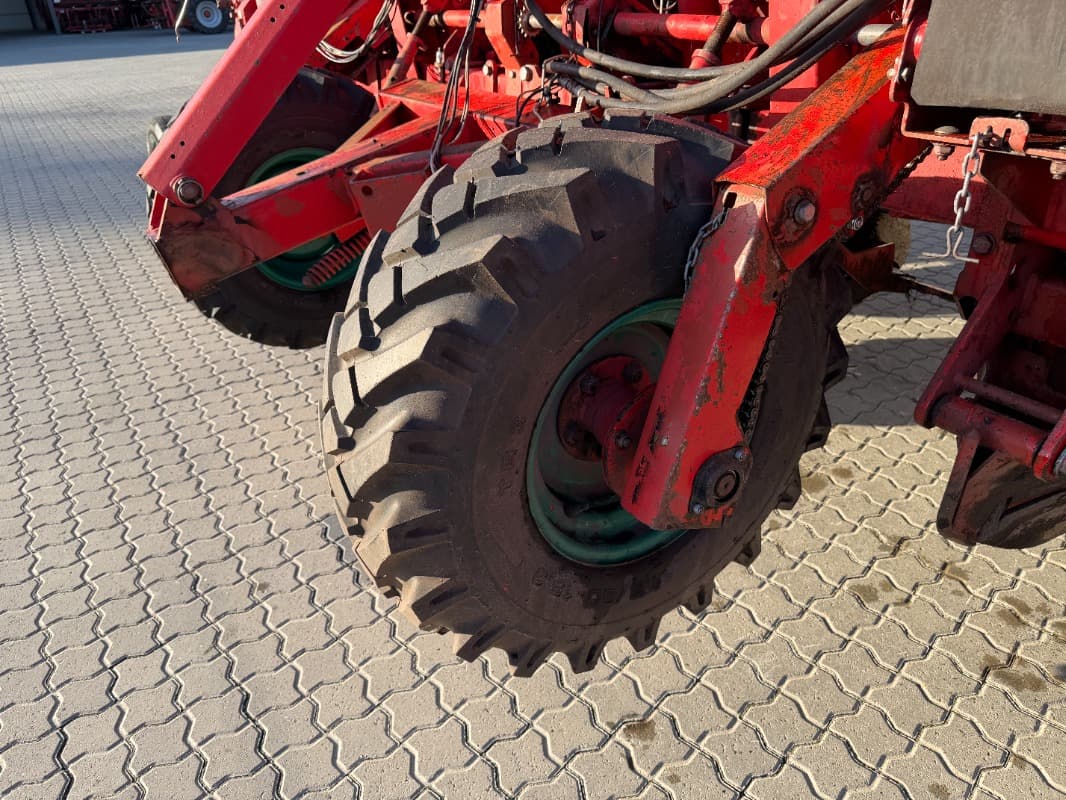Kverneland UN-3300 - detail - Ref. 403c